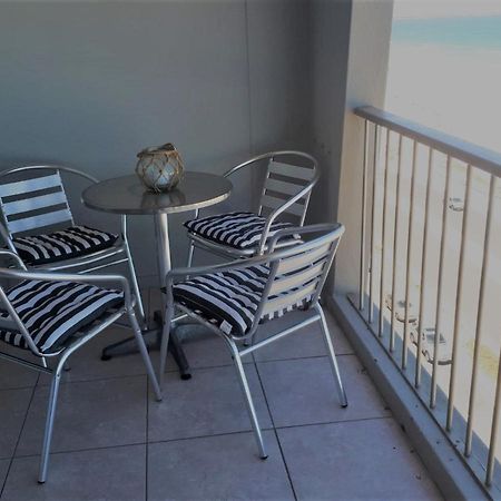 Blouberg Beachfront Apartment โบลแบร์กสตรานด์ ภายนอก รูปภาพ