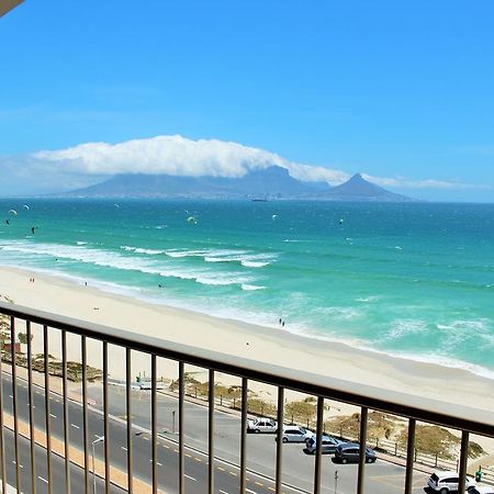 Blouberg Beachfront Apartment โบลแบร์กสตรานด์ ภายนอก รูปภาพ