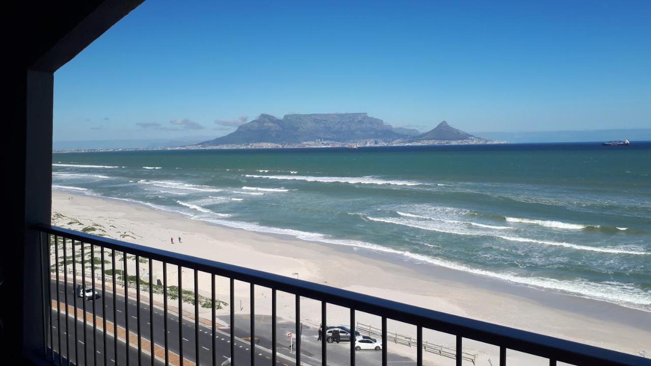 Blouberg Beachfront Apartment โบลแบร์กสตรานด์ ภายนอก รูปภาพ