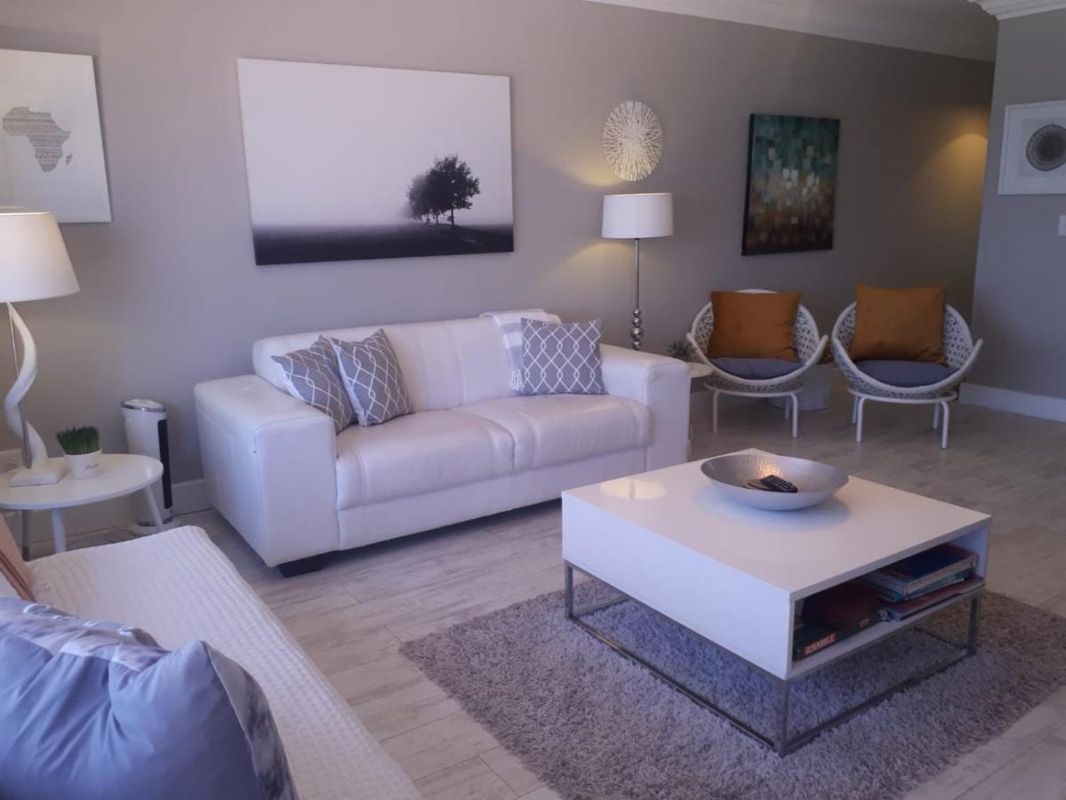 Blouberg Beachfront Apartment โบลแบร์กสตรานด์ ภายนอก รูปภาพ