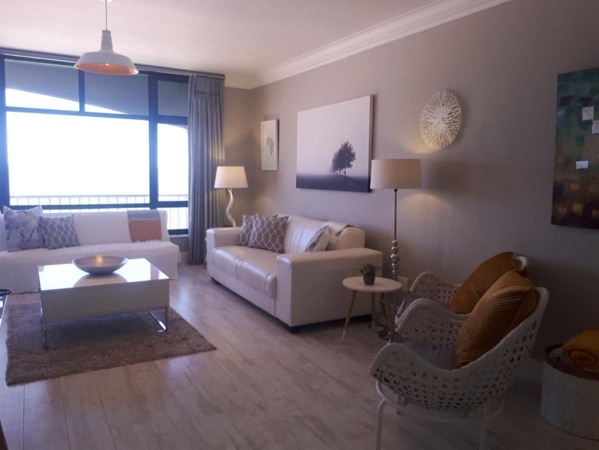 Blouberg Beachfront Apartment โบลแบร์กสตรานด์ ภายนอก รูปภาพ