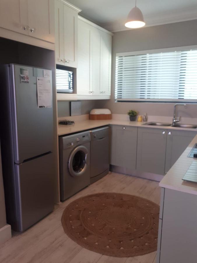 Blouberg Beachfront Apartment โบลแบร์กสตรานด์ ภายนอก รูปภาพ